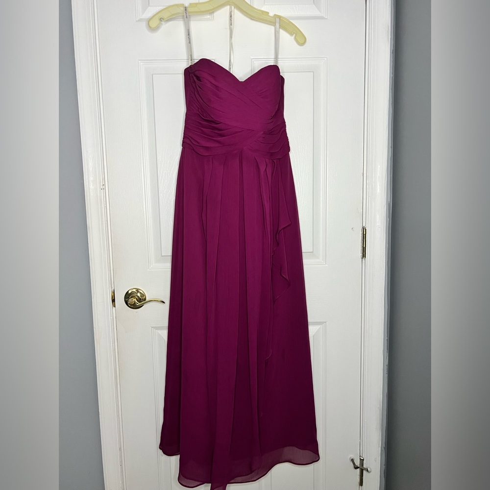 Formal Gown. Strapless sweetheart neckline. Color: Sangria Size:4 . Worn once.